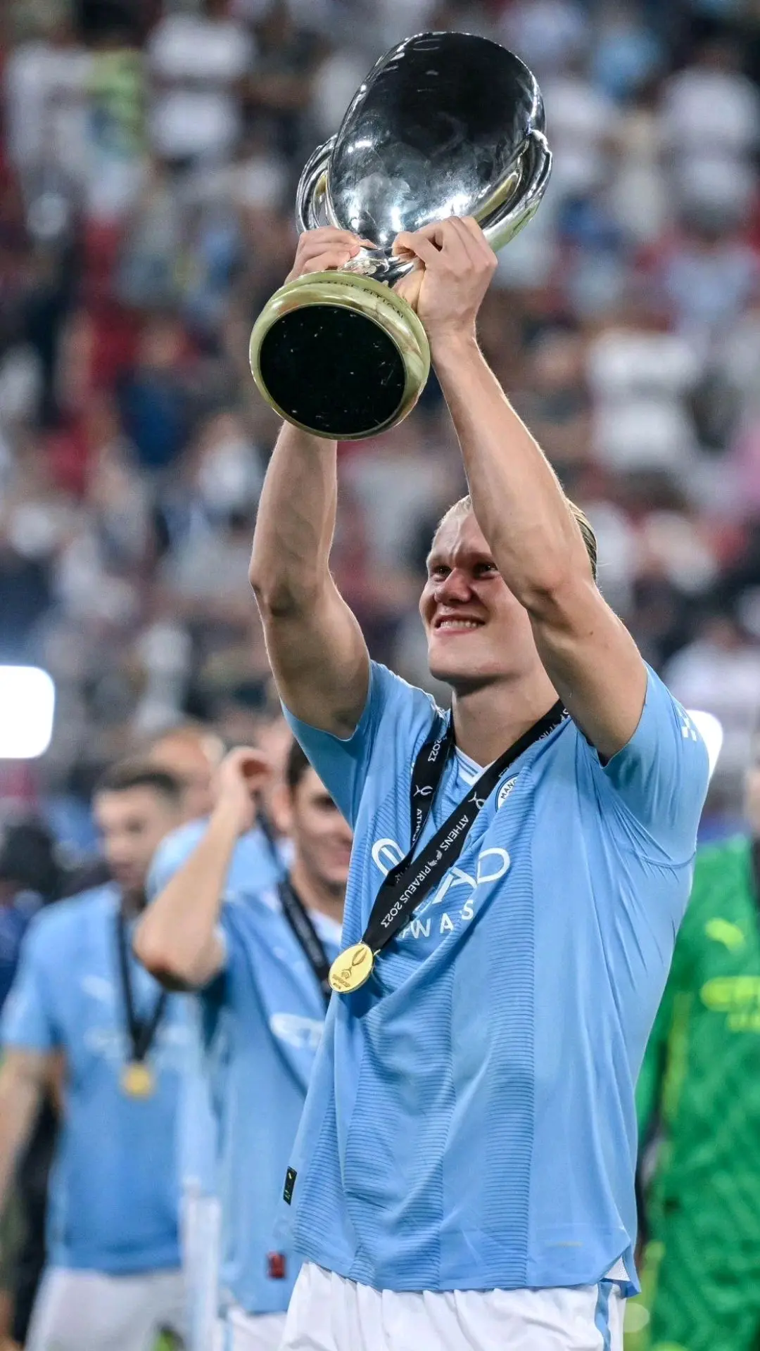 包含刚刚！里程碑夜尼斯临场应变转会期亚特兰大调整名单以备社区盾，风云突变塞维利亚加时末段回应争议的词条